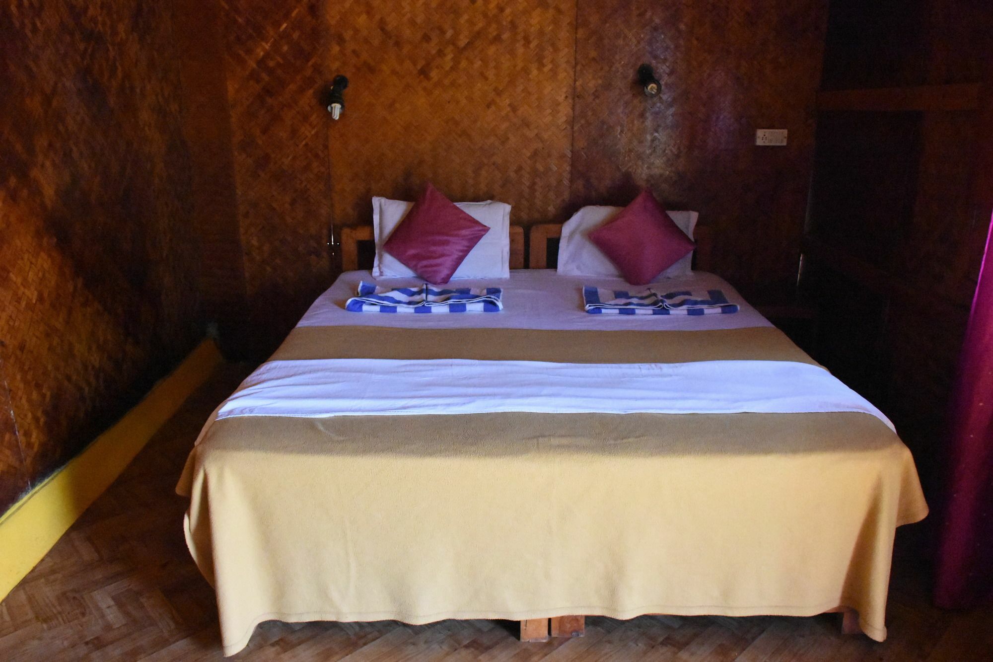 Molly'S Nest Hotel มานเดรม ภายนอก รูปภาพ