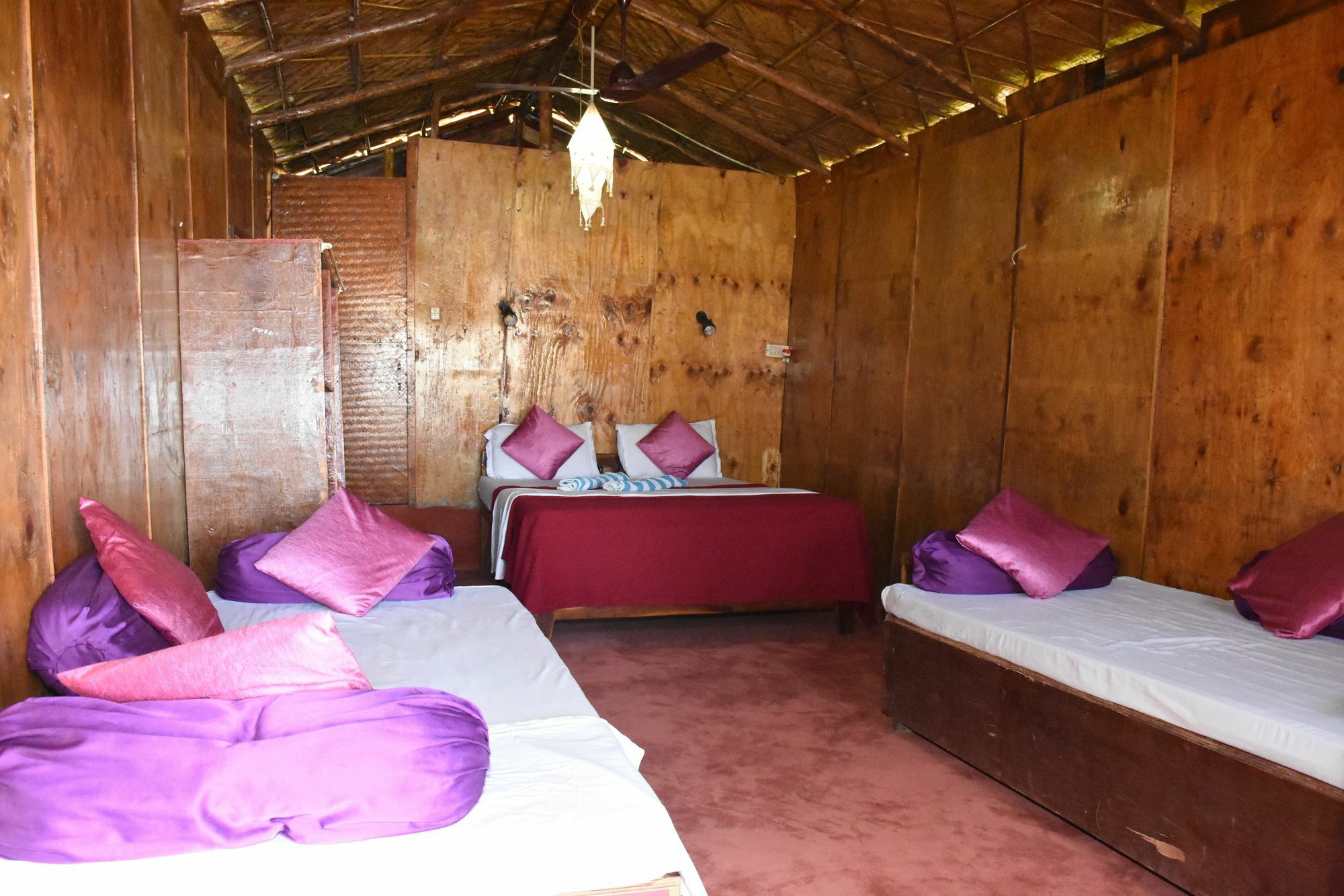 Molly'S Nest Hotel มานเดรม ภายนอก รูปภาพ