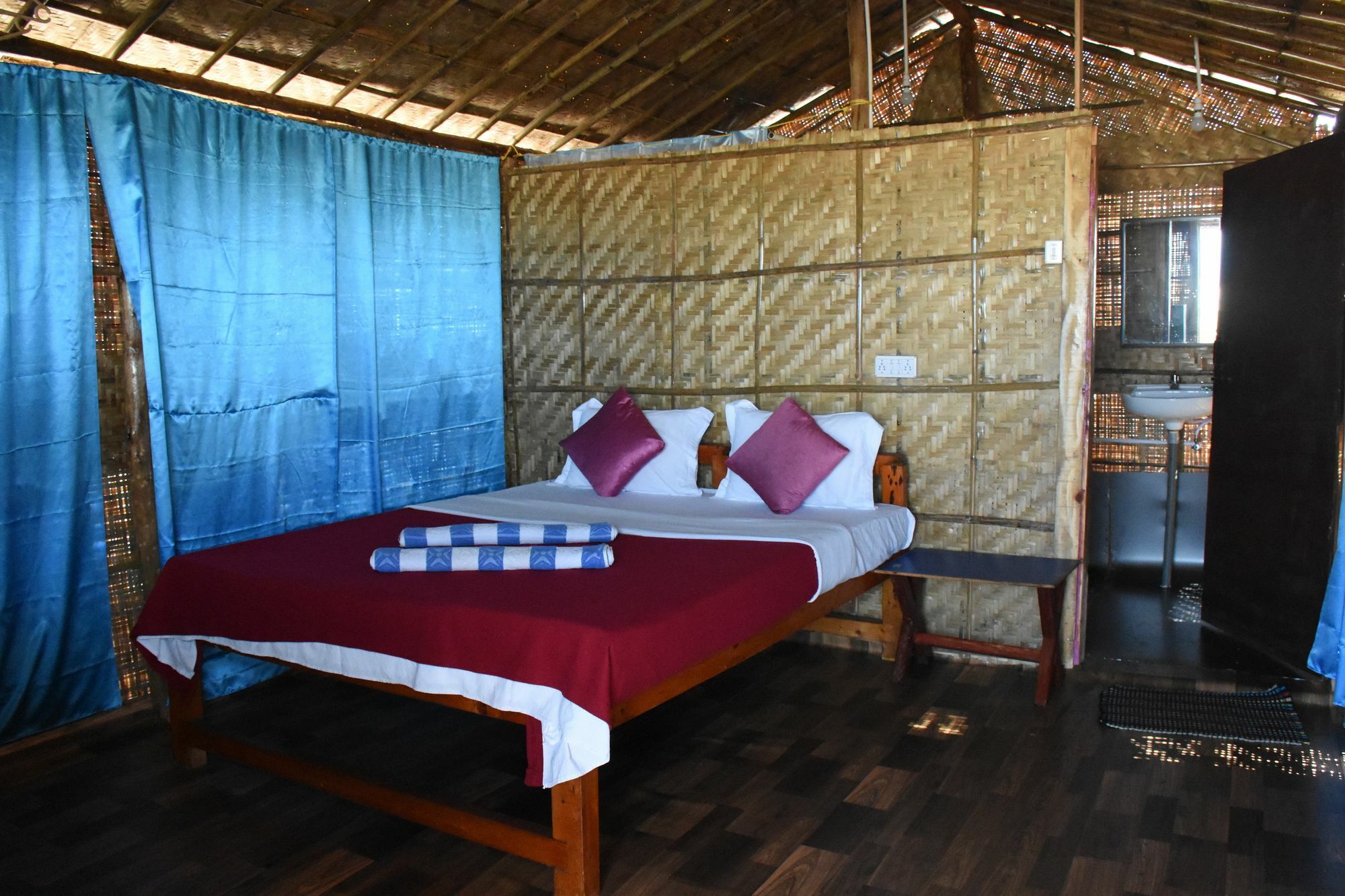 Molly'S Nest Hotel มานเดรม ภายนอก รูปภาพ